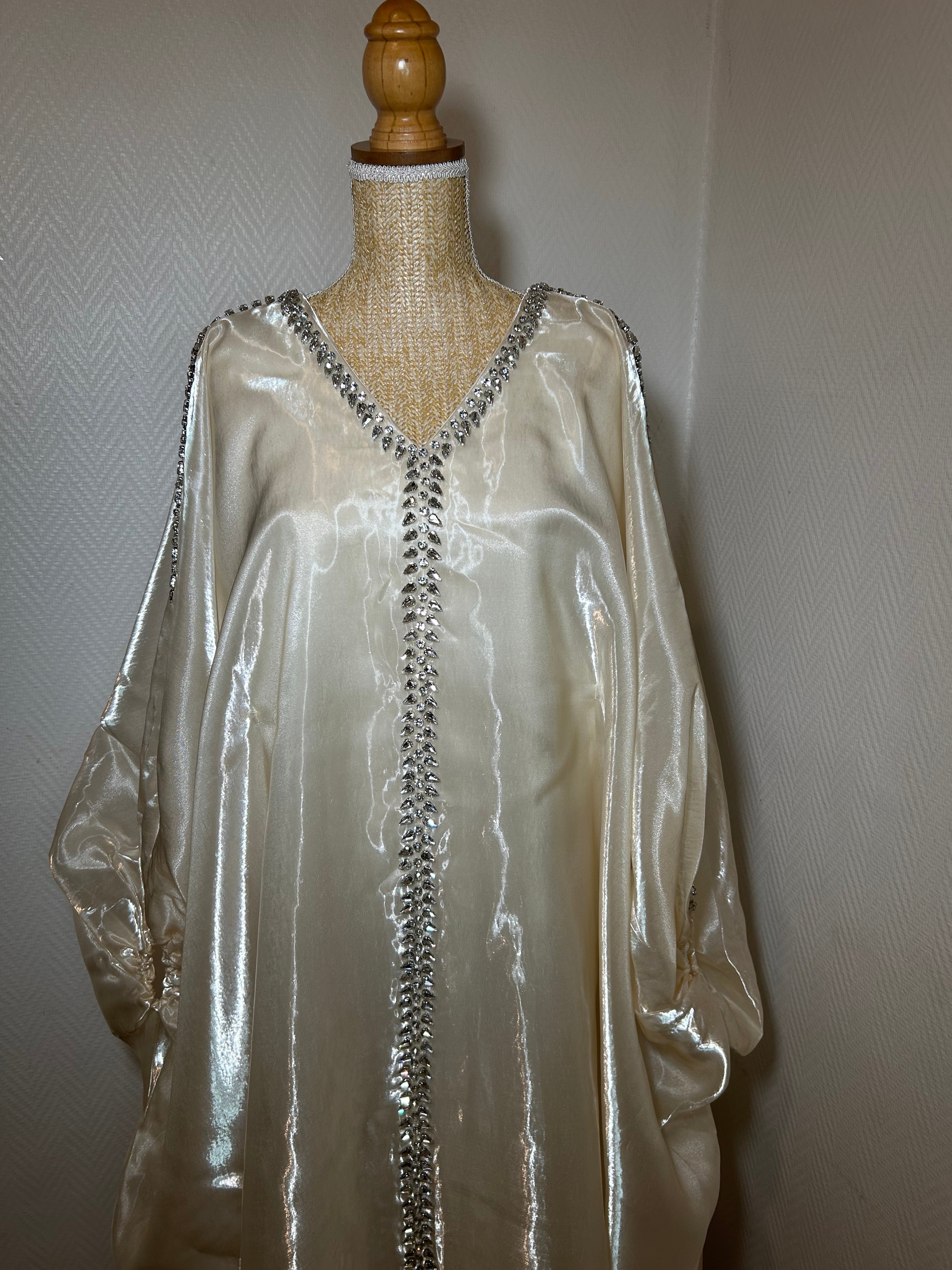 Robe Noura