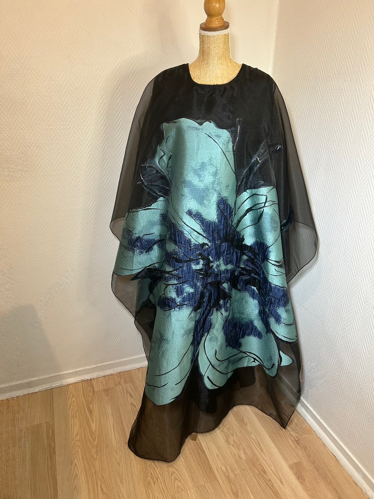 Robe Shana
