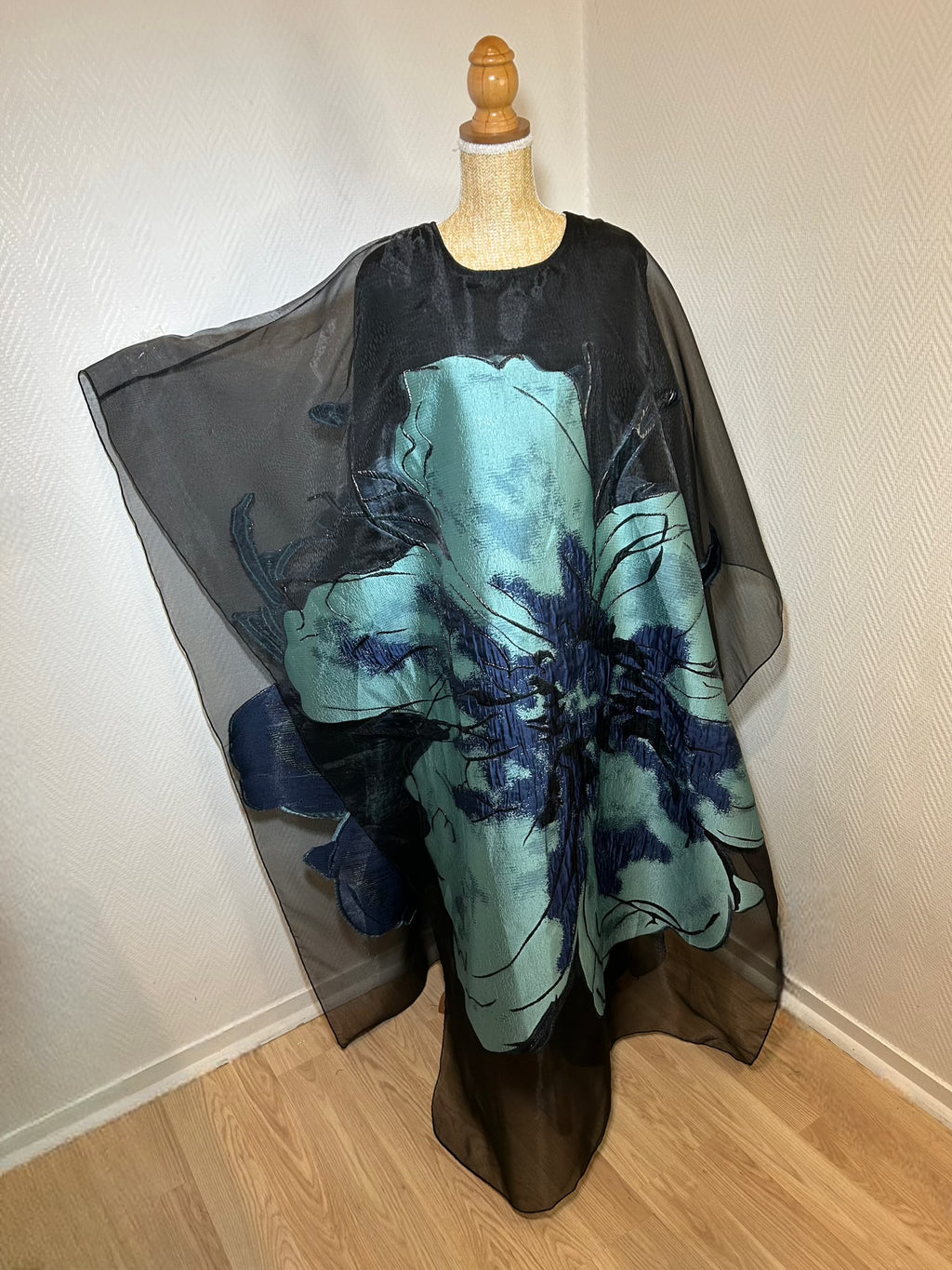 Robe Shana