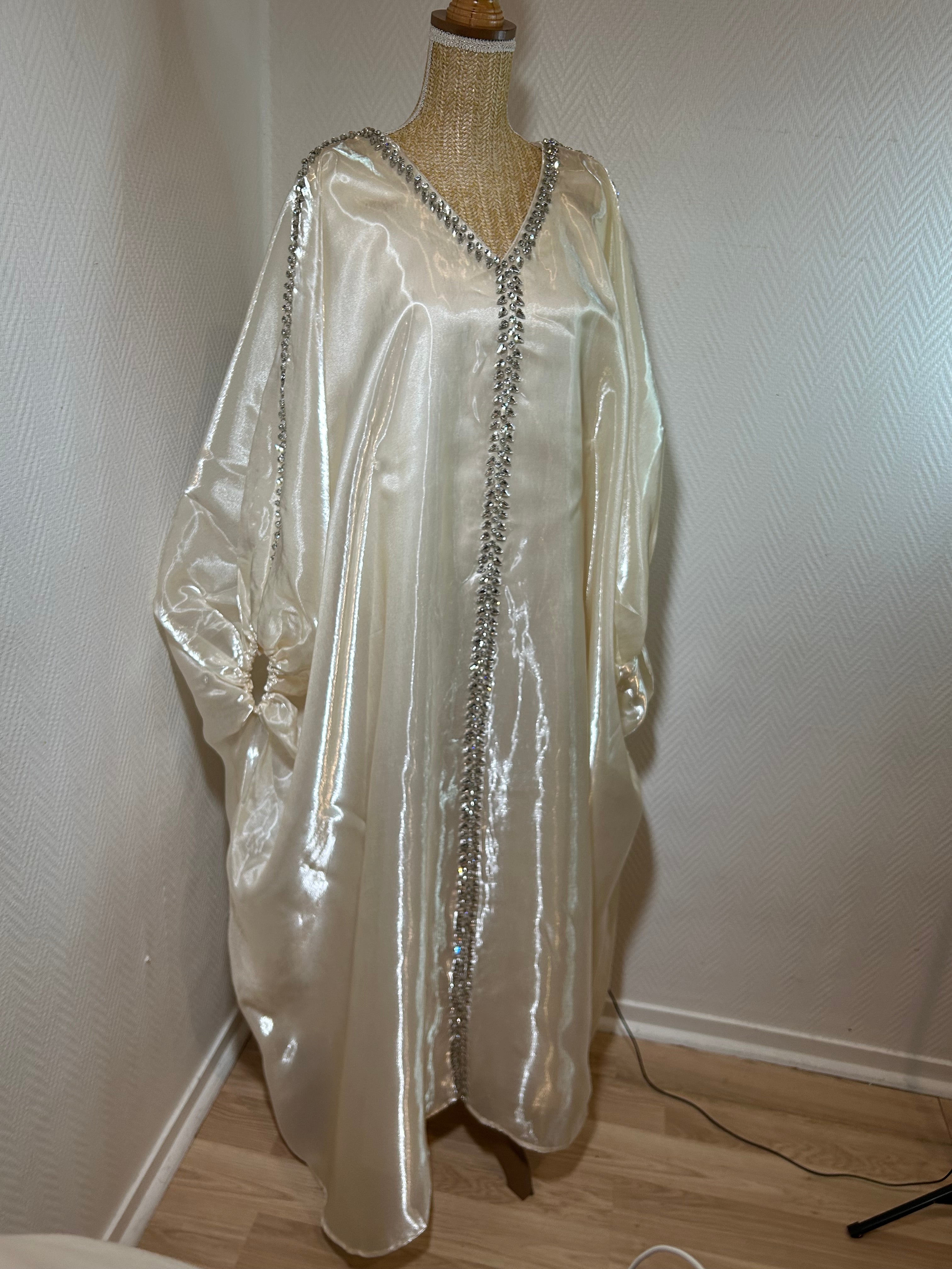 Robe Noura